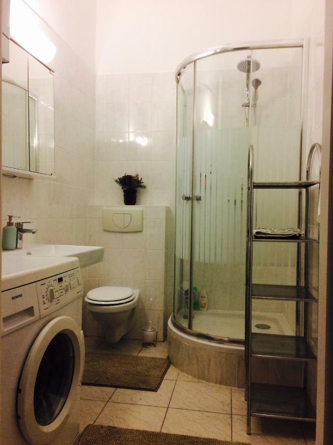 Nice Private Room In Wien Center Bagian luar foto